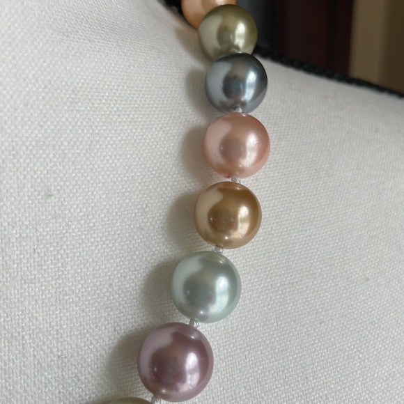 K.J.L. Kenneth Lane Multi-Colored Pastel Pearl Necklace - Picture 4 of 9